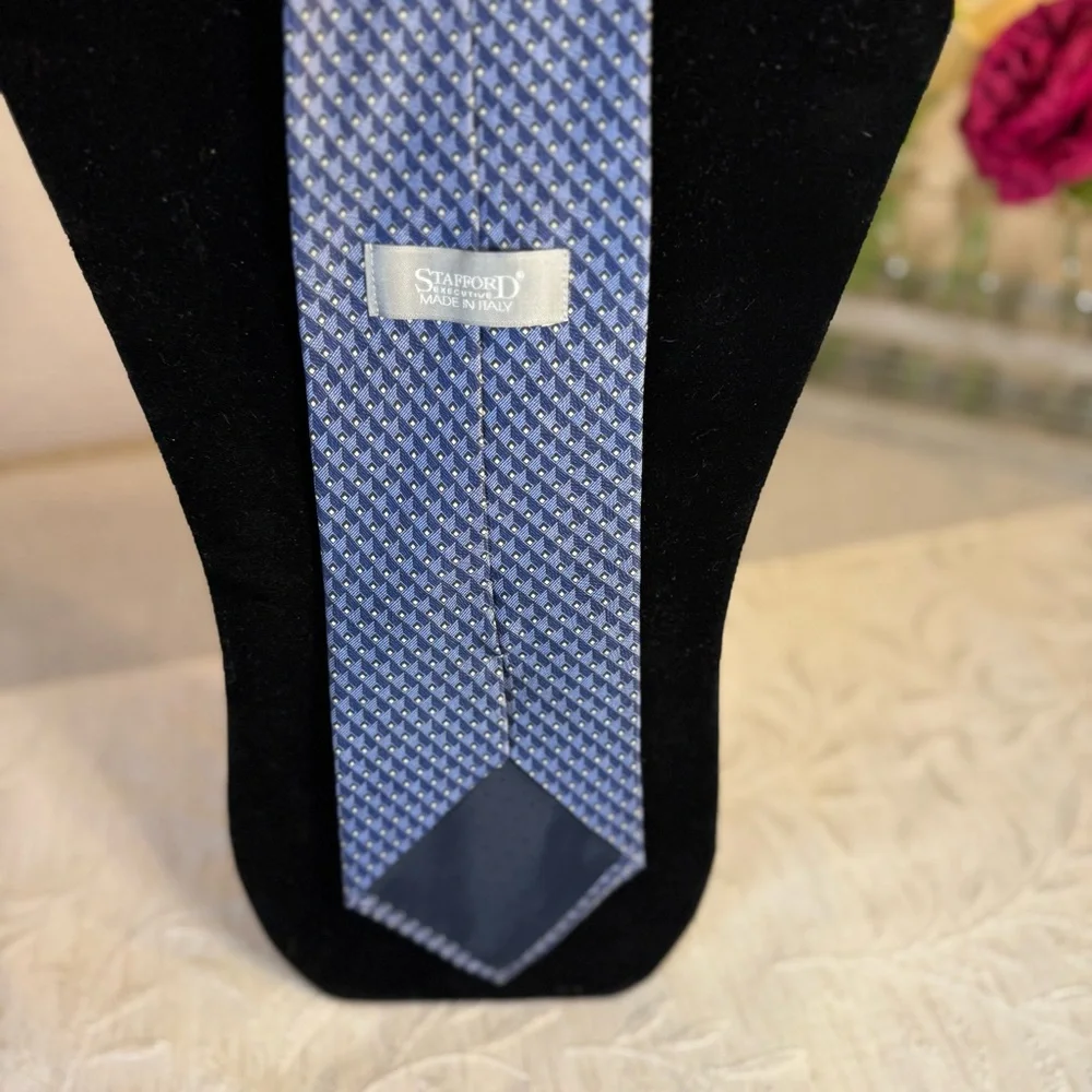 Men’s Vintage Stafford Executive Silk Tie. Made in Italy. Blue. Geometric‎